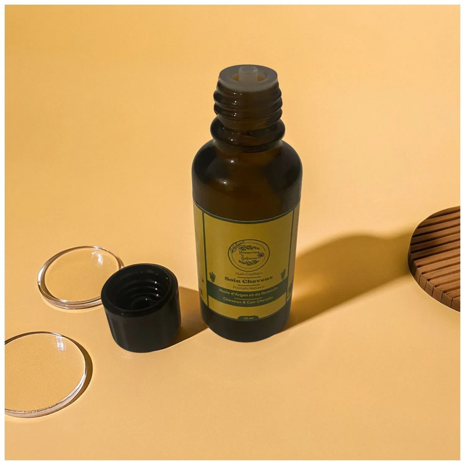 Huile capillaire de 30 ml avec compte-goutte.